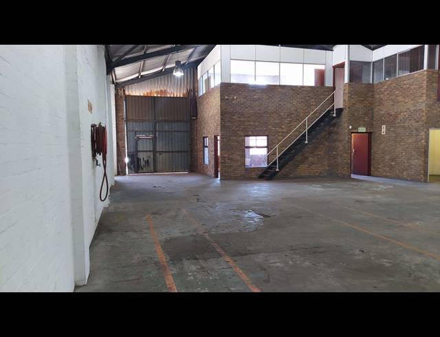390M² WAREHOUSE TO LET IN EPPING INDUSTRIAL